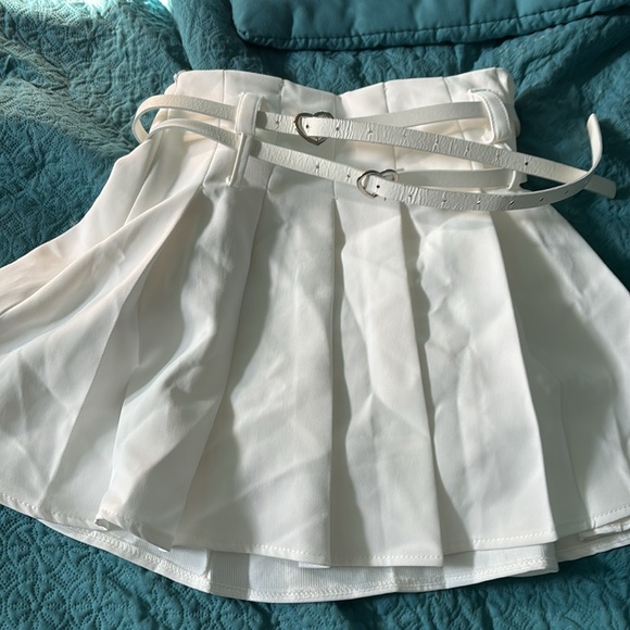 Cute skirt - Picture 3 of 3